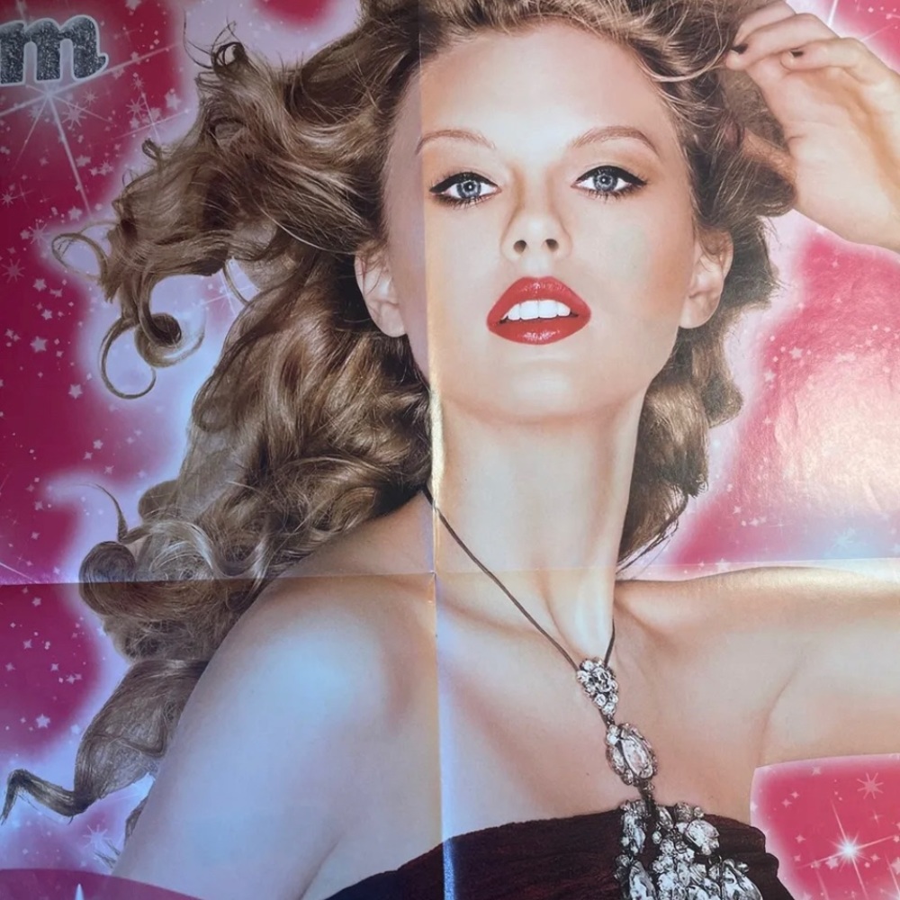 Taylor Swift + Selena Gomez Y2K double sided poster 💖